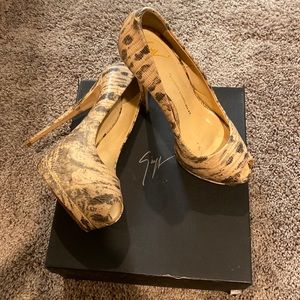 Givenchy pumps Givenchy beige heels